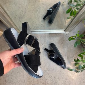 Elegant sort sandal i skind med svangstøtte - 37